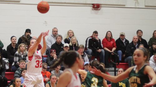 Abbie Sartori (17 points) fires from the corner